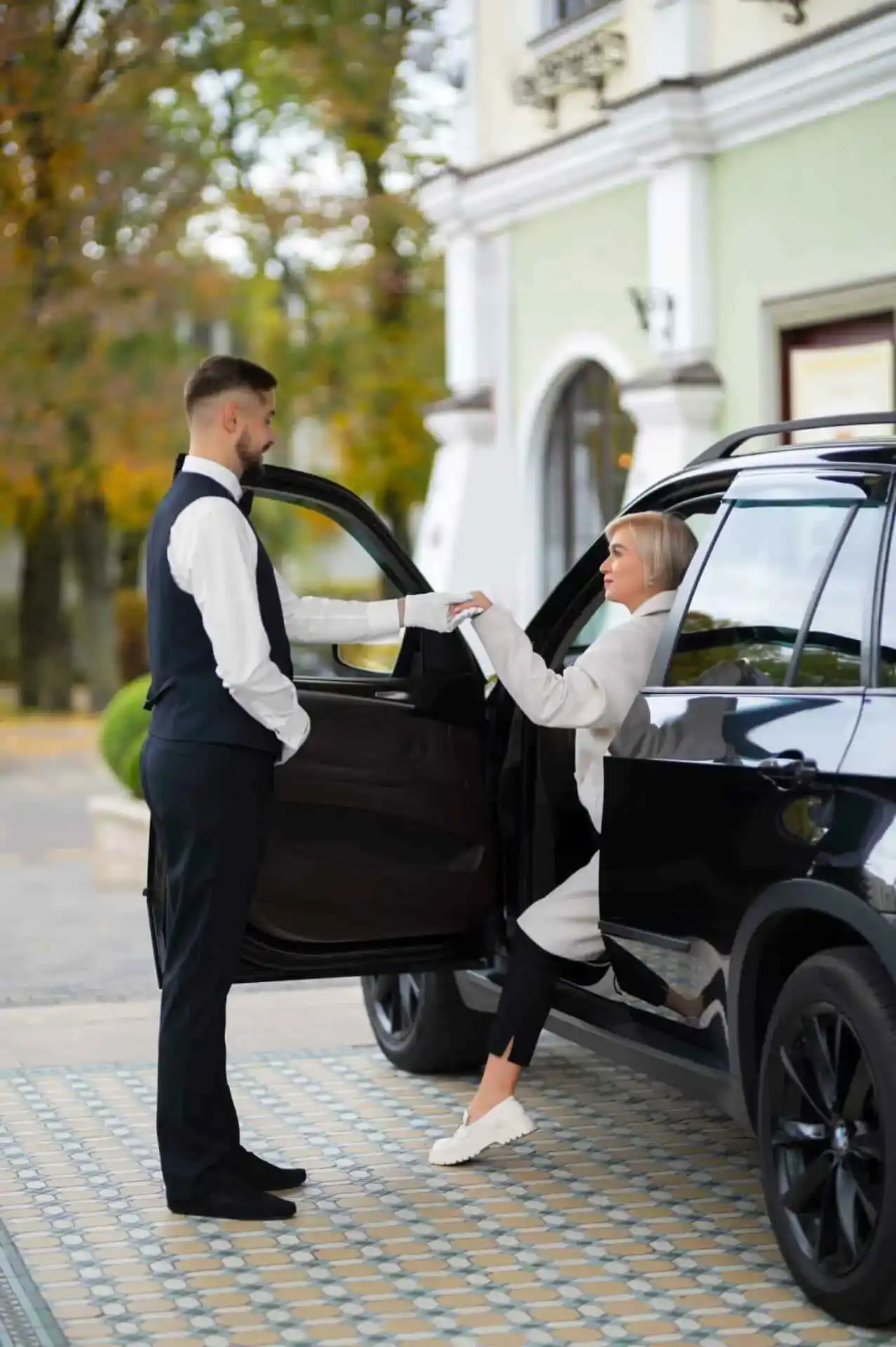 parking valet helping woman park her car scaled 11zon